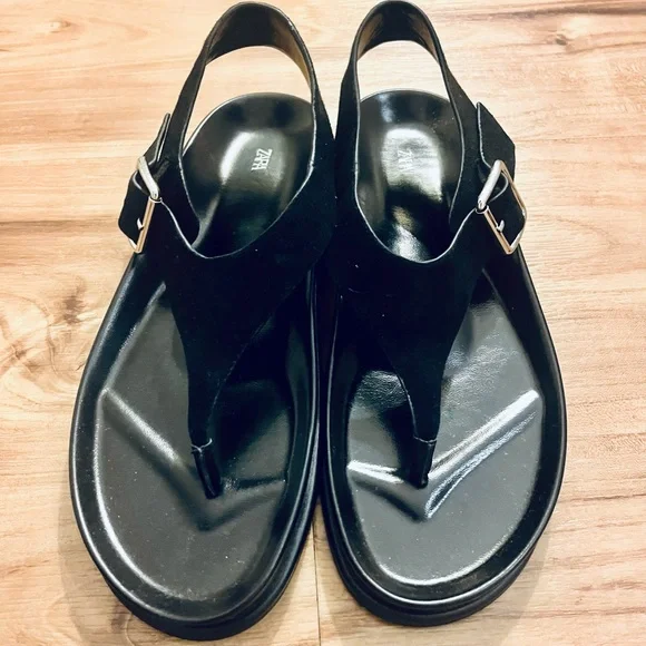 Zara Black Sandals with Toe-Loop Design - Picture 1 of 7